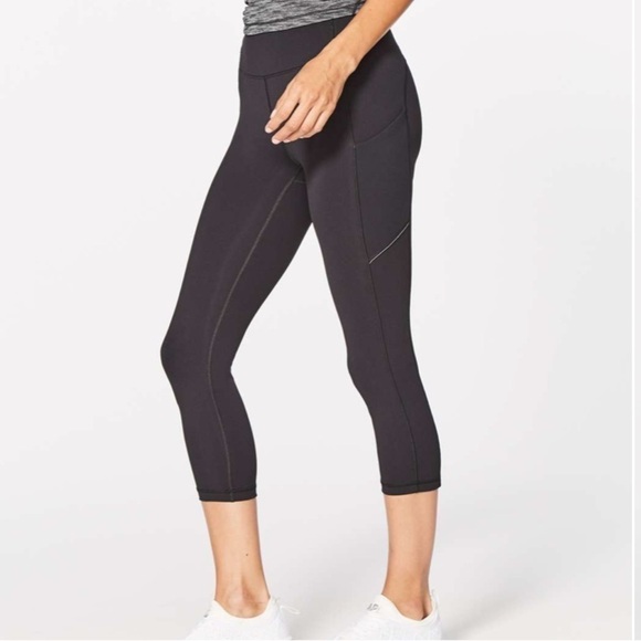Lululemon Speed Up Crop Black Size 6 - Picture 2 of 11